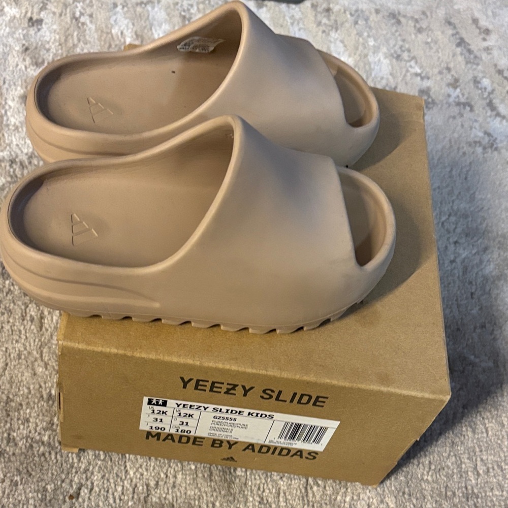 Adidas Yeezy Slide Kids in Beige